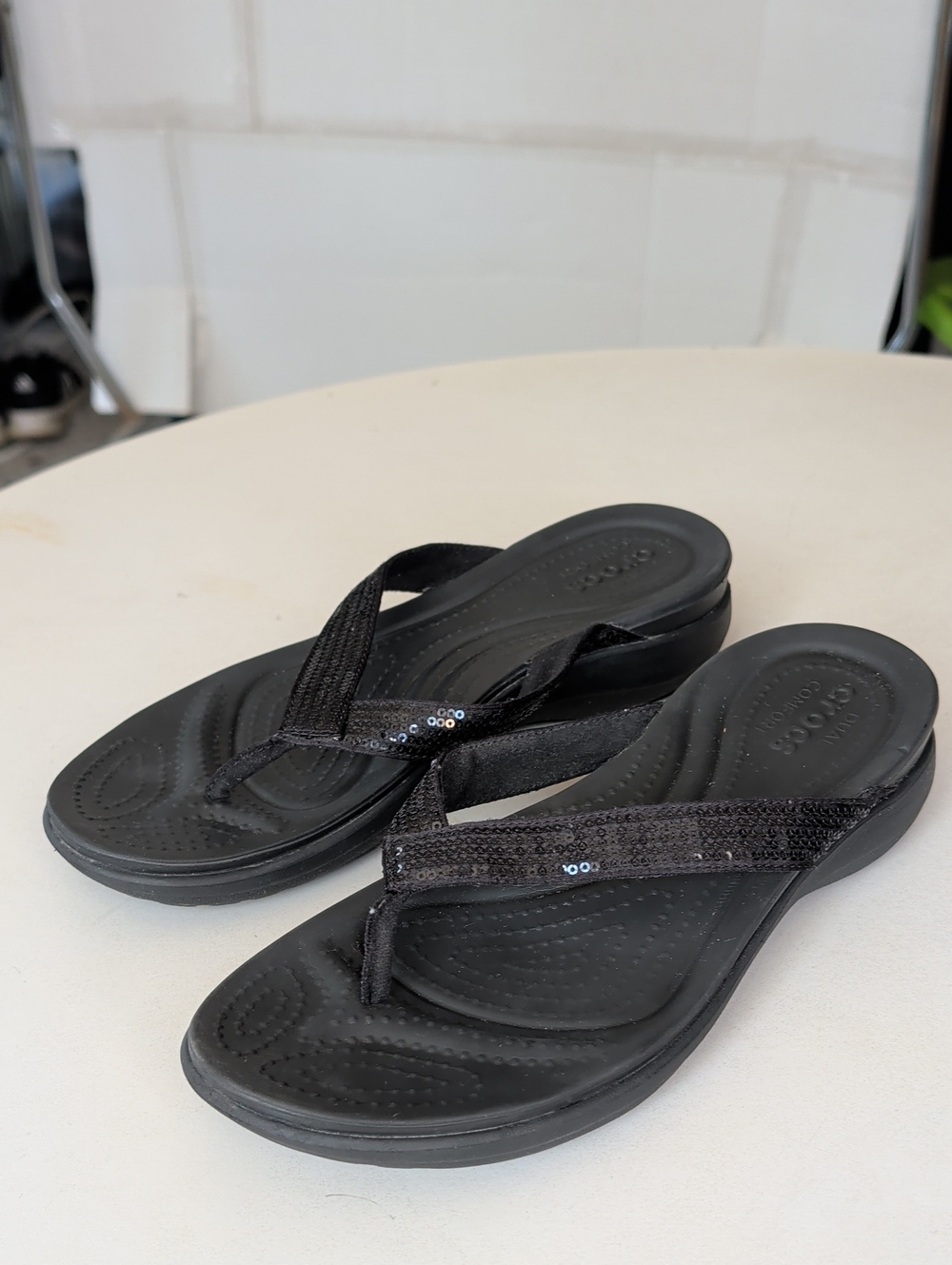 CROCS DUAL Comfort Black Sequin Flip Flop Sandals SZ 11 women Soft Comfy Chic